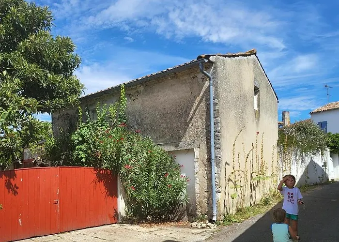 La Maison Rouge Paisible Maison De Pays