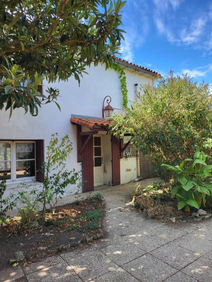 La Maison Rouge Paisible Maison De Pays Holiday home *