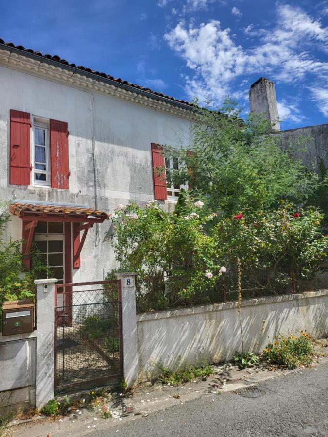 La Maison Rouge Paisible Maison De Pays Holiday home Saujon
