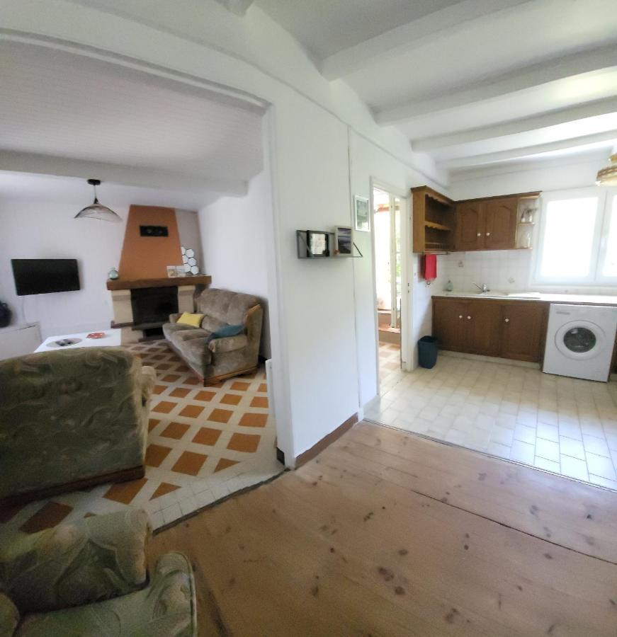 Holiday home La Maison Rouge Paisible Maison De Pays Saujon