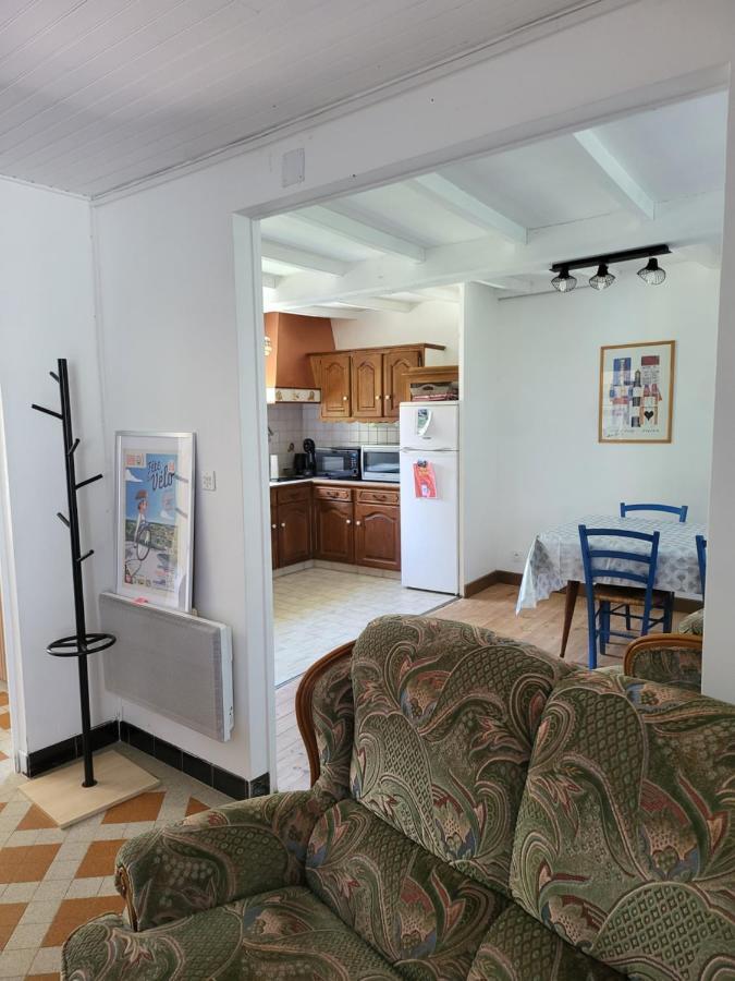 Holiday home La Maison Rouge Paisible Maison De Pays *